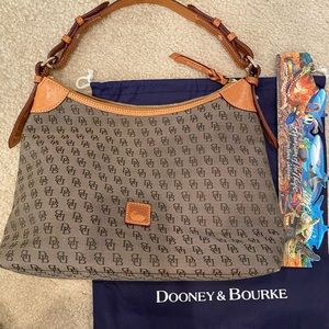 Dooney &Bourke shoulder bag leather strap